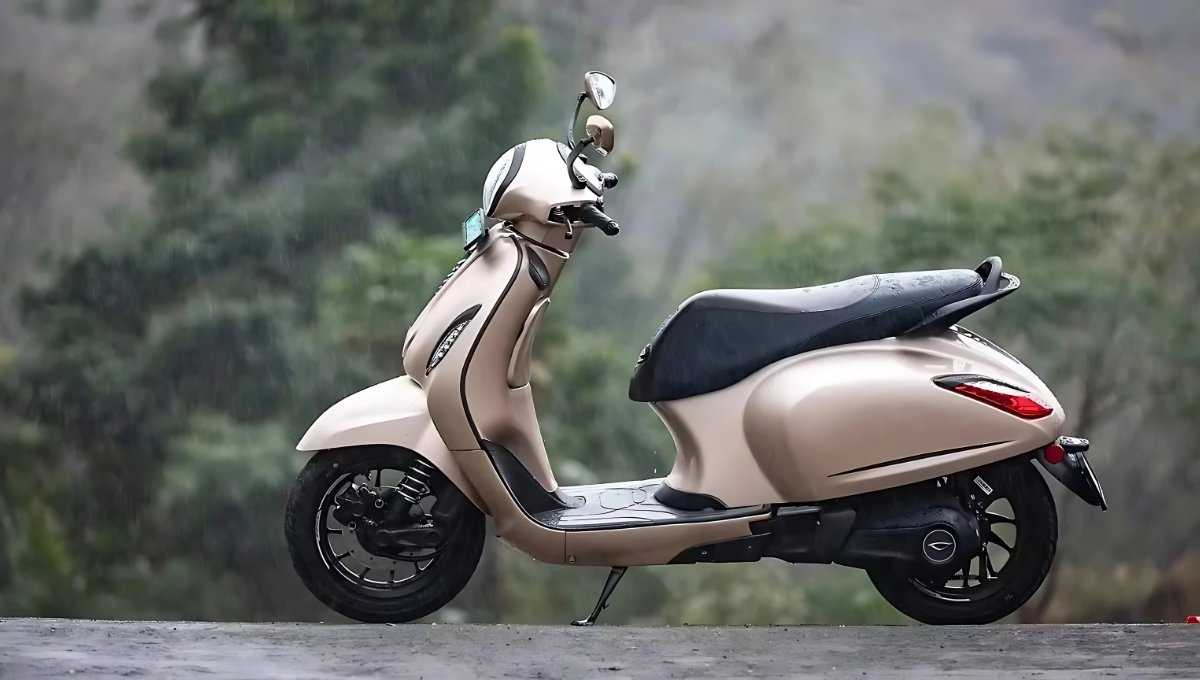 Bajaj Chetak 3001: स्टाइलिश इलेक्ट्रिक स्कूटर स्मार्ट फीचर्स और EMI ₹3,337/माह से शुरू