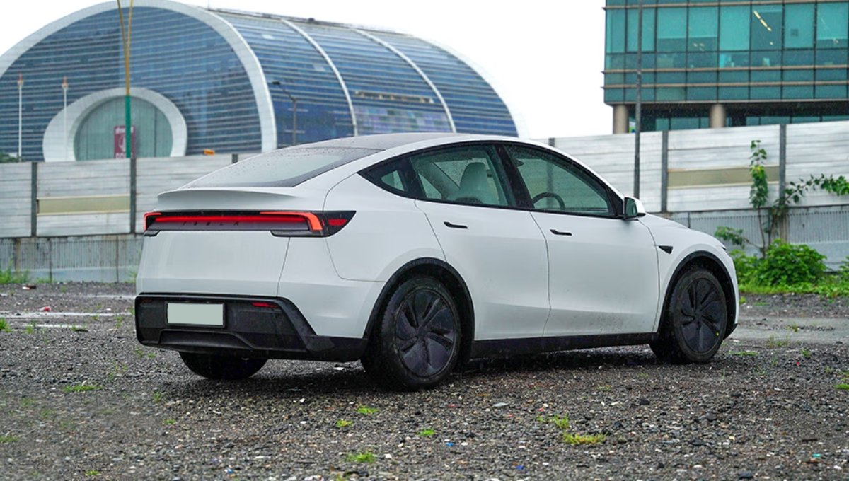 Tesla Model Y: 295bhp पावर और 7 एयरबैग्स वाली इलेक्ट्रिक कार, जानें फीचर्स