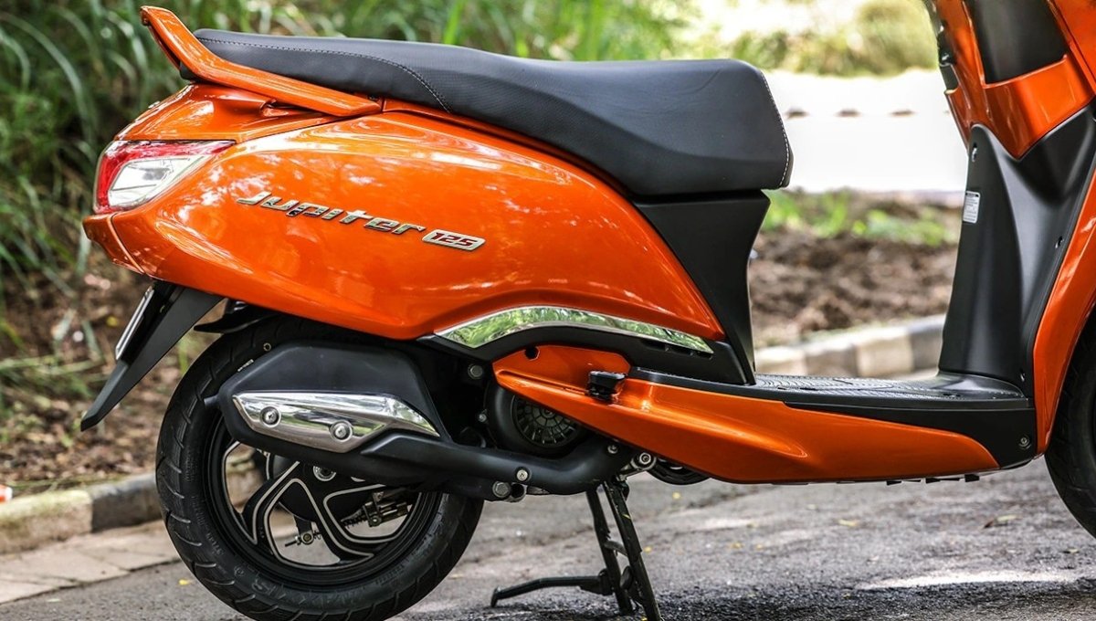 TVS Jupiter 125: 124.8cc इंजन, LED हेडलाइट और 33L स्टोरेज के साथ कीमत और फीचर्स जानें