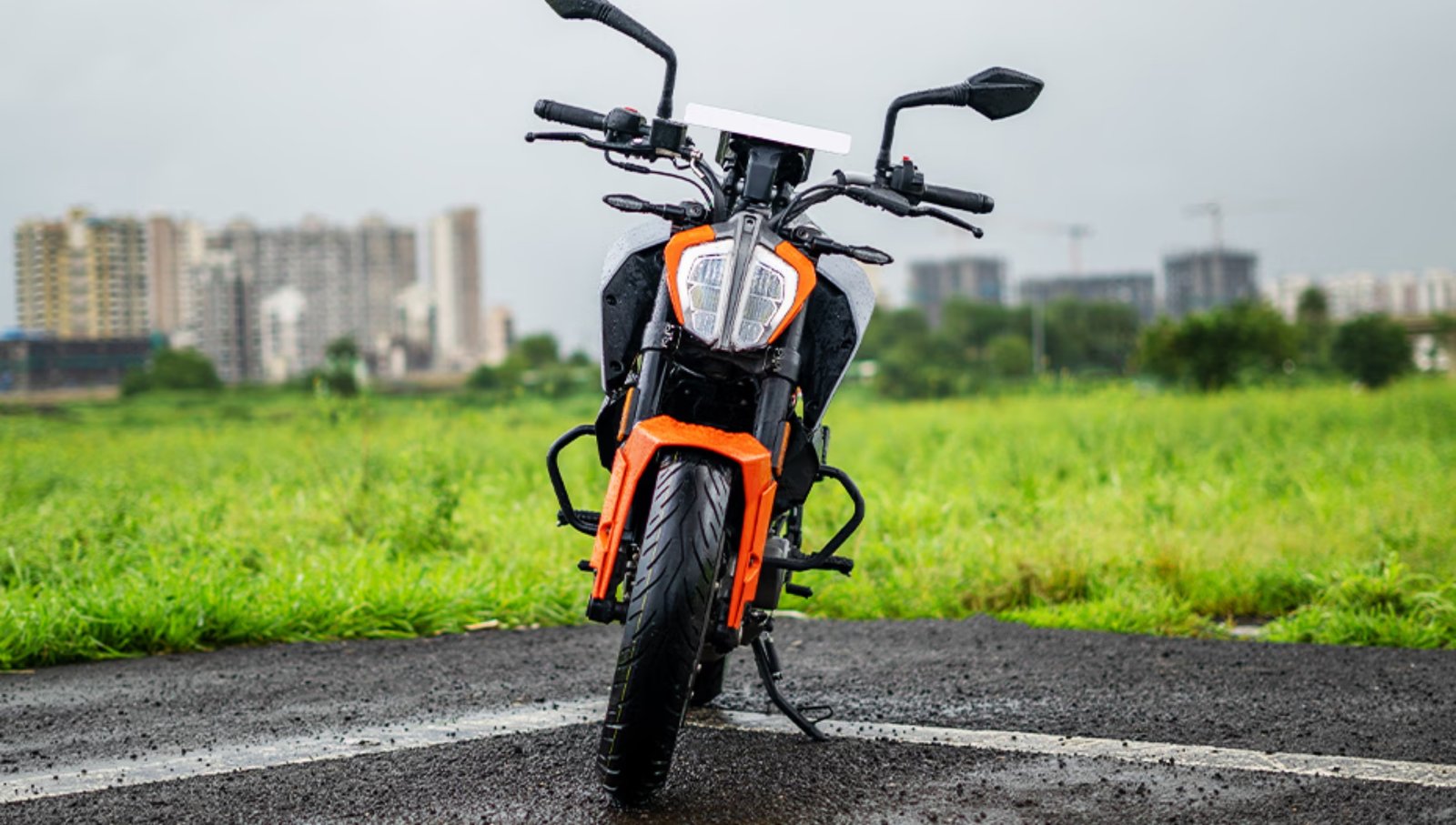 KTM 160 Duke: स्पोर्टी लुक, डिजिटल LCD डिस्प्ले और एक्साइटिंग फीचर्स के साथ ₹1.70 लाख में