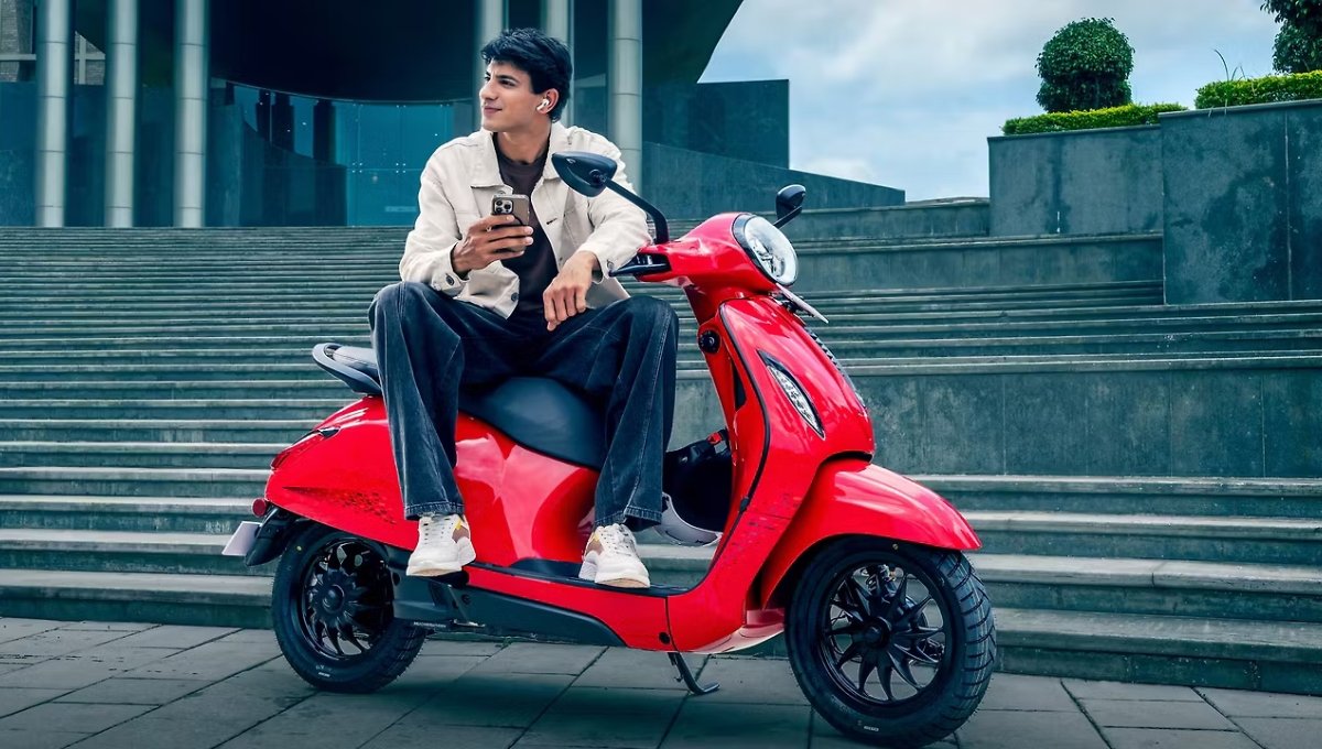 Bajaj Chetak Electric Scooter: शानदार फीचर्स और आसान EMI पर घर ले जाएं सिर्फ ₹3,000 में