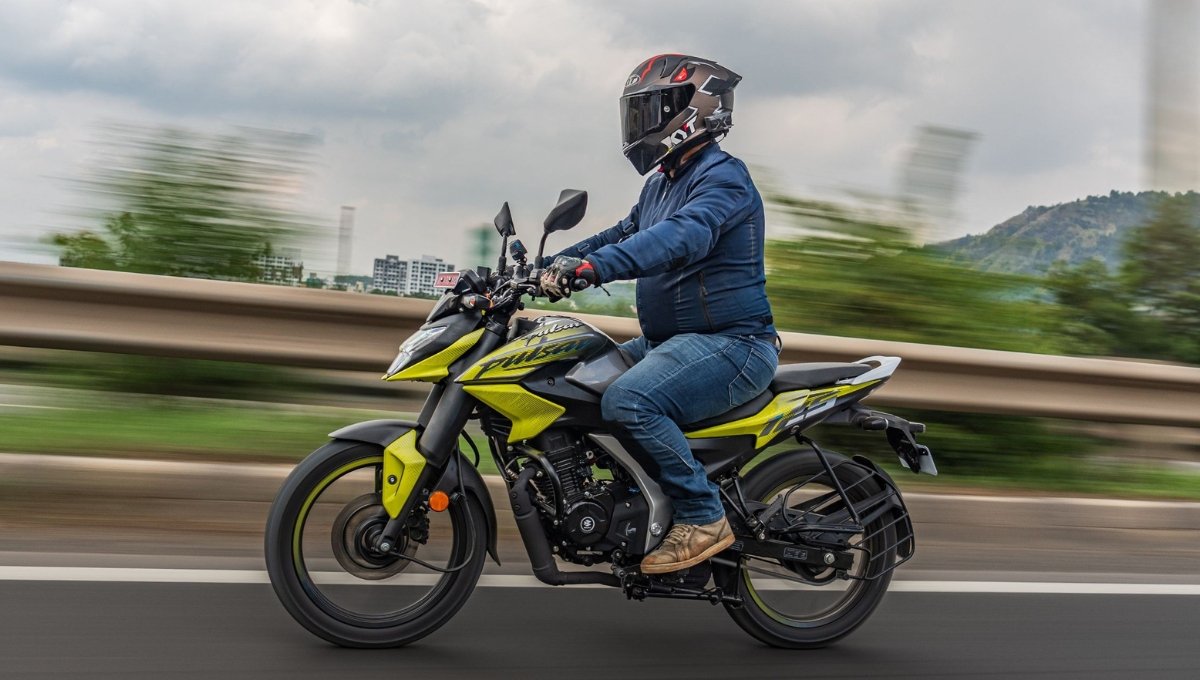 Bajaj Pulsar N125: 124.58cc इंजन, LED हेडलाइट्स और आरामदायक सीट सिर्फ 1.20 लाख में