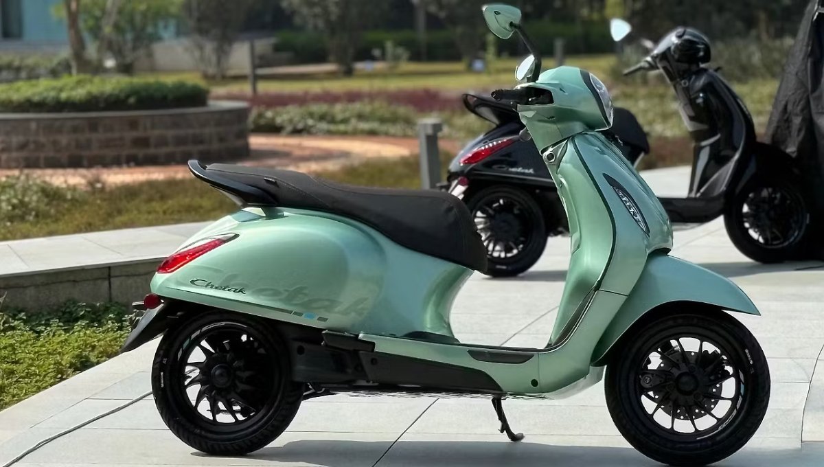 Bajaj Chetak Electric Scooter: शानदार फीचर्स और आसान EMI पर घर ले जाएं सिर्फ ₹3,000 में