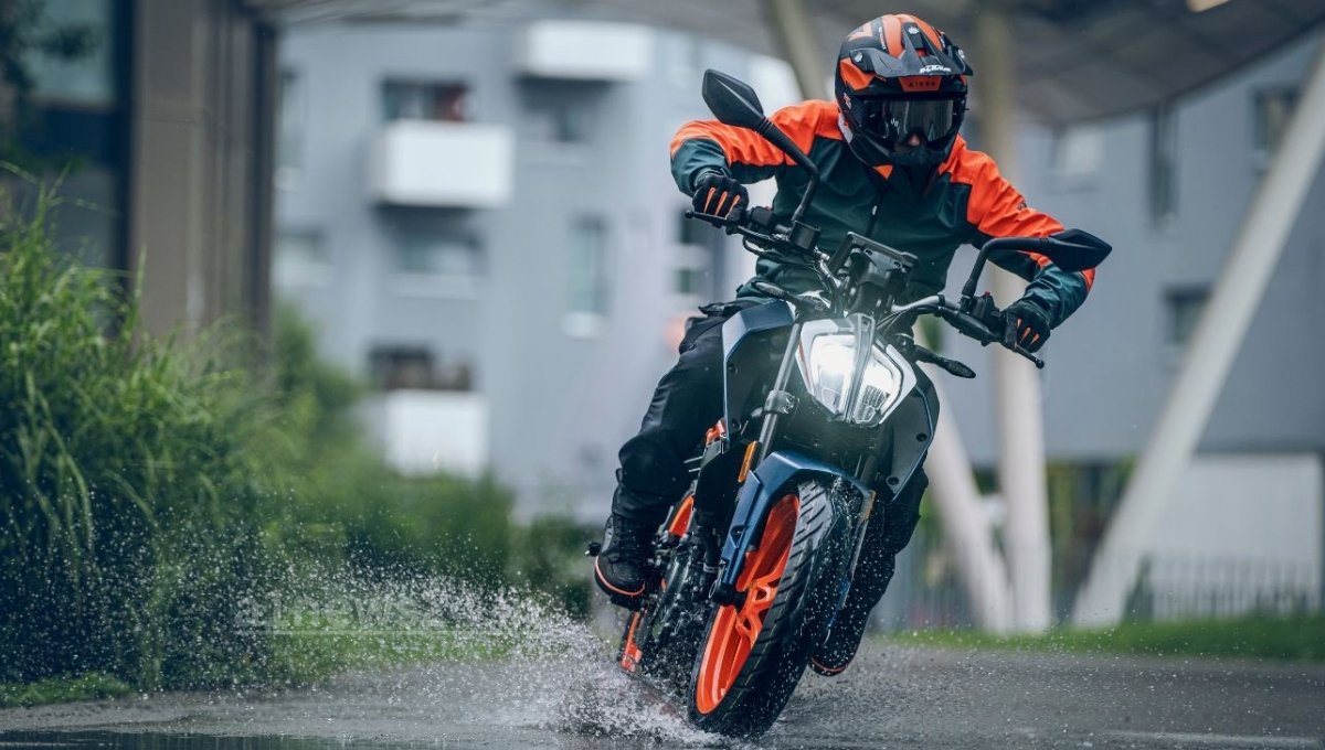 KTM 160 Duke: ₹1,85,000 में 18.73 बीएचपी पावर, डुअल चैनल ABS और LED हेडलाइट्स के साथ दमदार बाइक