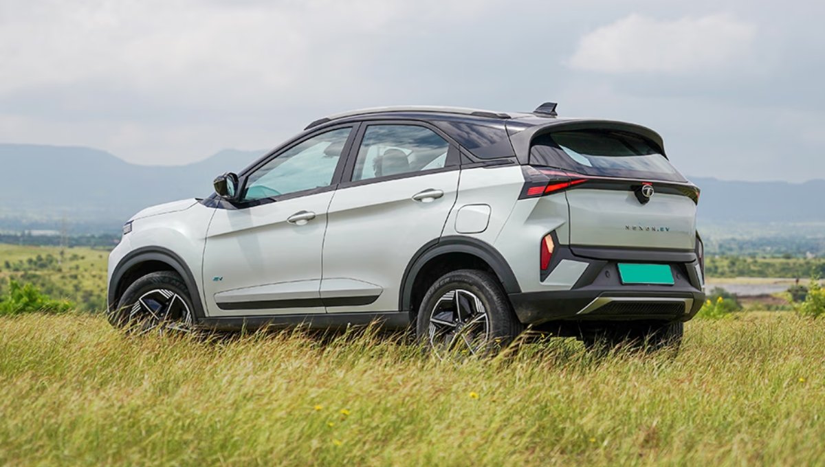 Tata Nexon EV 2025: शानदार फीचर्स और ₹12.49 लाख से शुरू होने वाली कीमत
