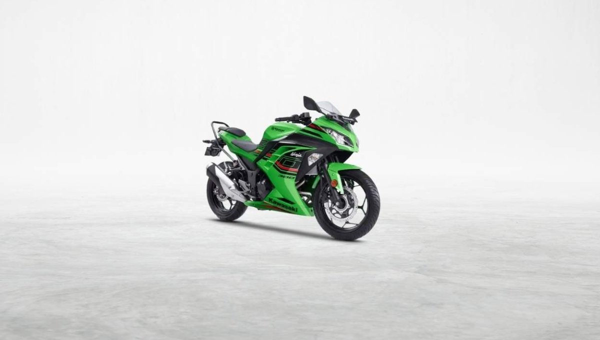 Kawasaki Ninja 300: 296cc इंजन, 160 kmph टॉप स्पीड और ₹3.43 लाख कीमत