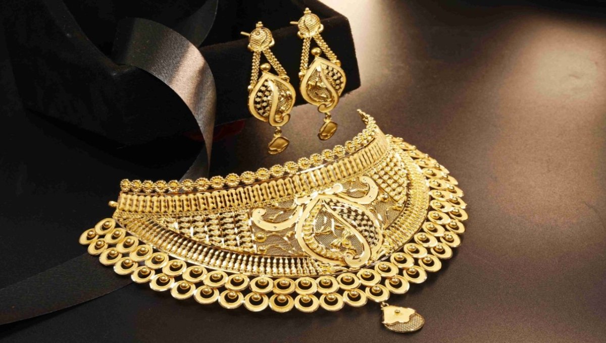 Gold Price Today: आज सोने की कीमत में आई नरमी, जानें 22K और 24K गोल्ड का ताज़ा भाव
