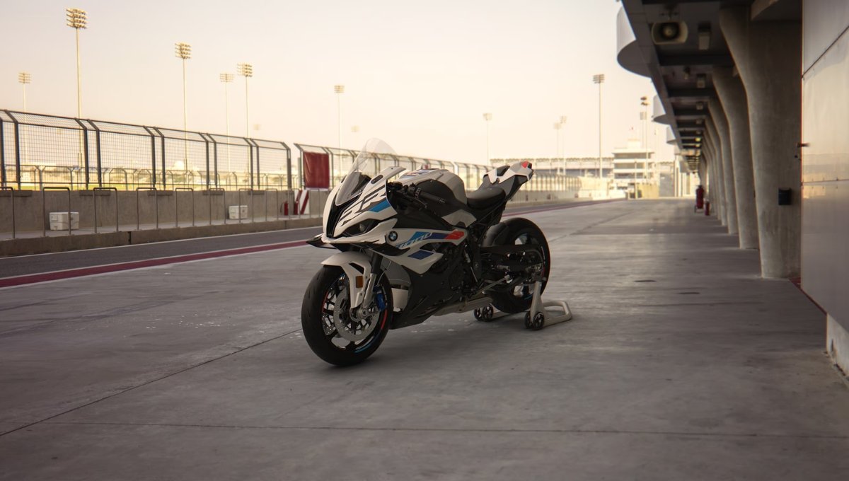 BMW S1000RR 2025: 999cc इंजन और 303 kmph स्पीड वाली सुपरबाइक, कीमत ₹23 लाख से शुरू