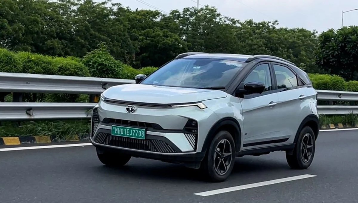 Tata Nexon EV 2025: शानदार फीचर्स और ₹12.49 लाख से शुरू होने वाली कीमत