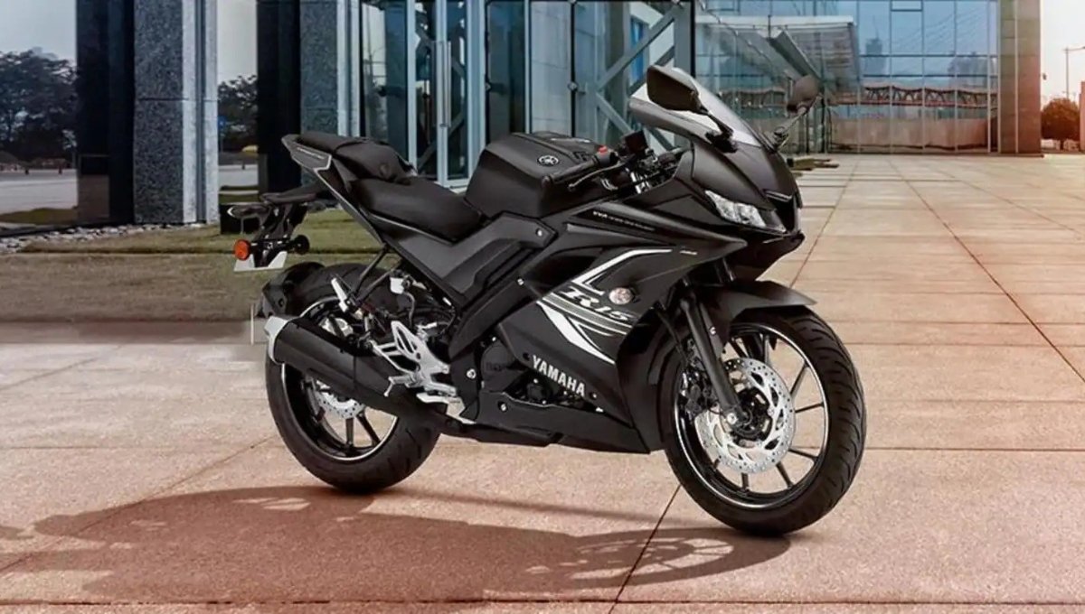 Yamaha R15 V4: दमदार फीचर्स और ₹2.13 लाख की कीमत के साथ लॉन्च