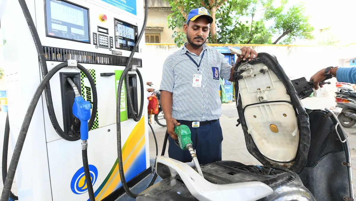 12 अक्टूबर 2025 Petrol और Diesel कीमतें दिल्ली ₹96.72, मुंबई ₹103.50