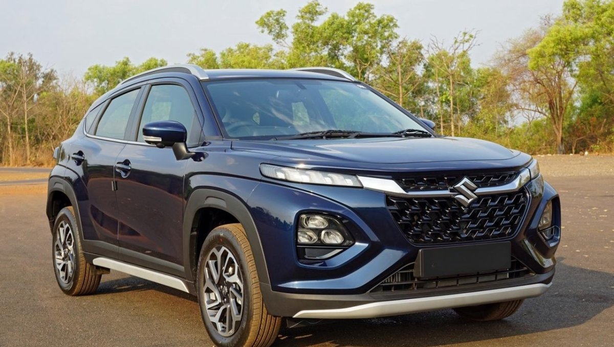नई Maruti FRONX: 20.01 kmpl माइलेज और 6 एयरबैग सुरक्षा फीचर्स के साथ सिर्फ ₹8.49 लाख