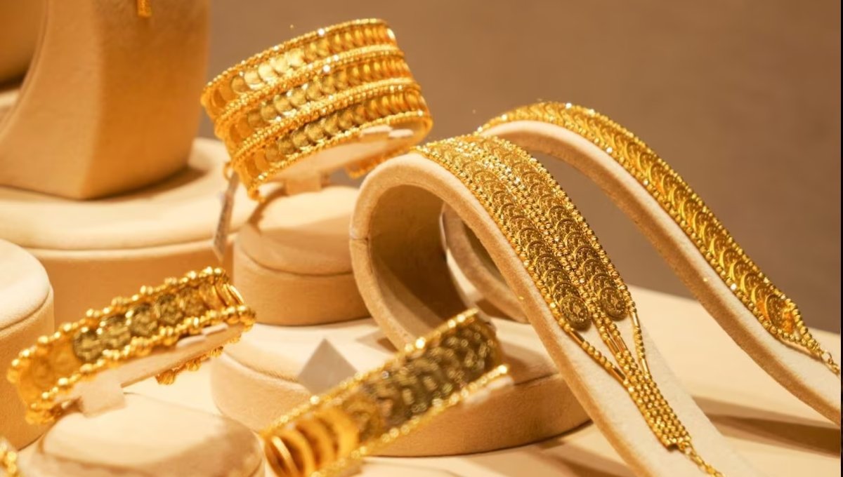 Gold Price 2 October: नवरात्रि ऑफर के बीच सोने की कीमतों ने बढ़ाई धड़कन