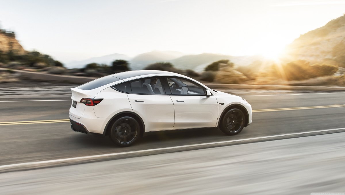 Tesla Model Y: स्टाइल, पावर और कम्फर्ट का परफेक्ट कॉम्बिनेशन, कीमत ₹59.89 Lakh से शुरू