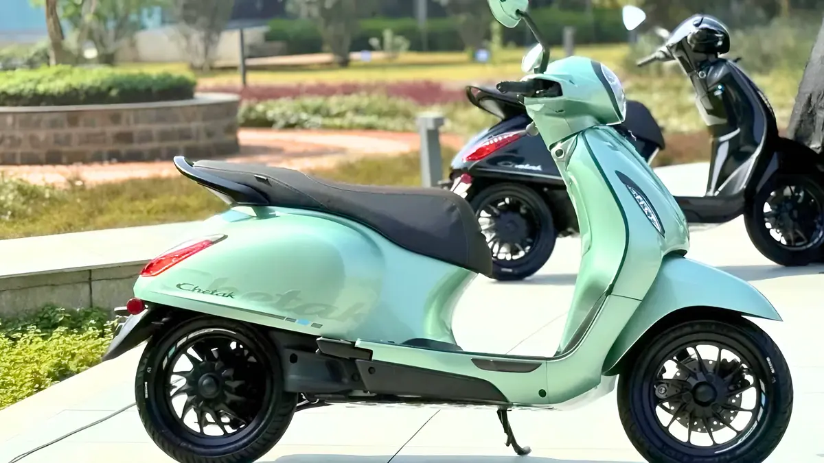 Bajaj Chetak की कीमत: स्टाइल और स्मार्टनेस अब आपके बजट में”