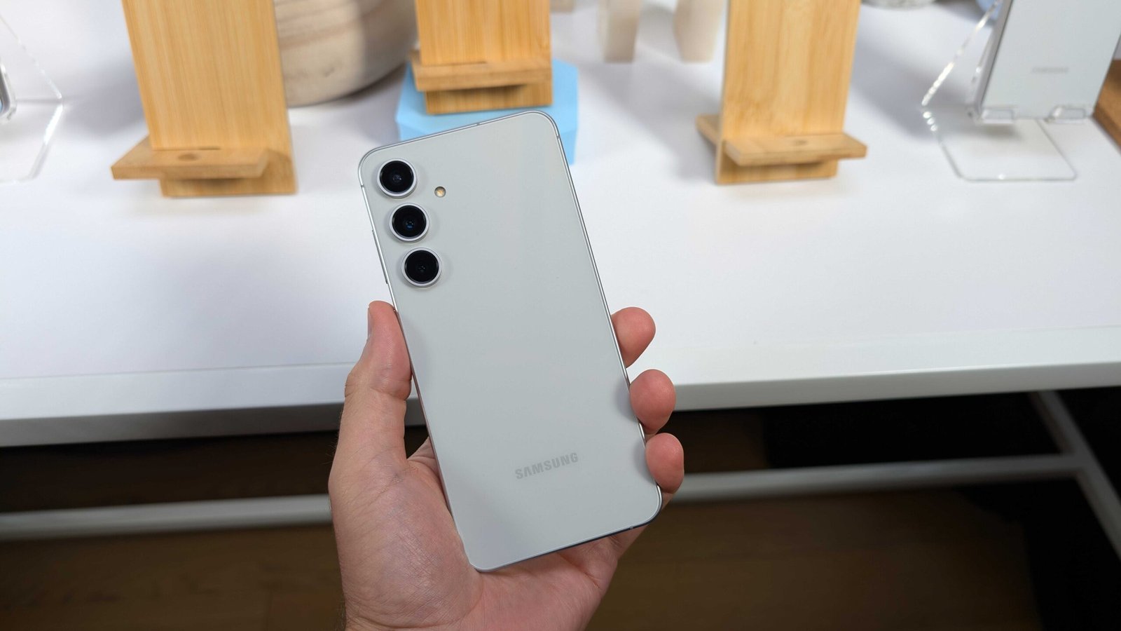Samsung Galaxy S25 FE ₹65,999 में: दमदार परफॉर्मेंस और खूबसूरती का संगम, अब शानदार दिवाली ऑफर्स के साथ नया
